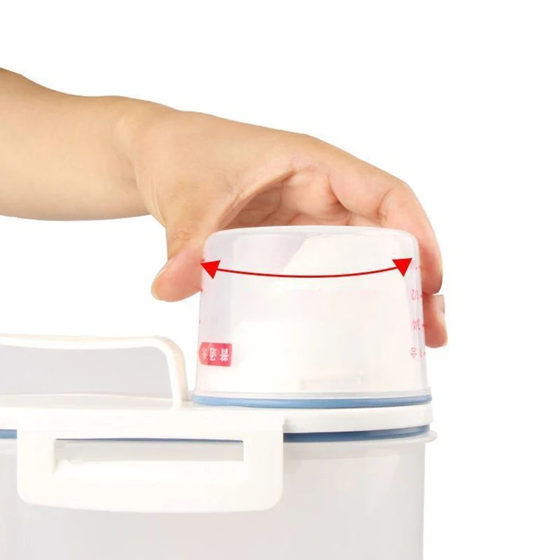 1.5kg/2kg Dog Cat Food Storage Container Plastic Pail With Measuring Cup Airtight Moisture Proof Pet Supplies Kitchen Jar
