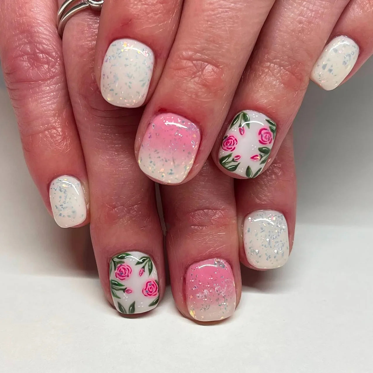 24Pcs Fairy White Flower Fake Nails Pink French Tip Press on Nails Short Square Wearable False Nail for Women Girls DIY Manicure