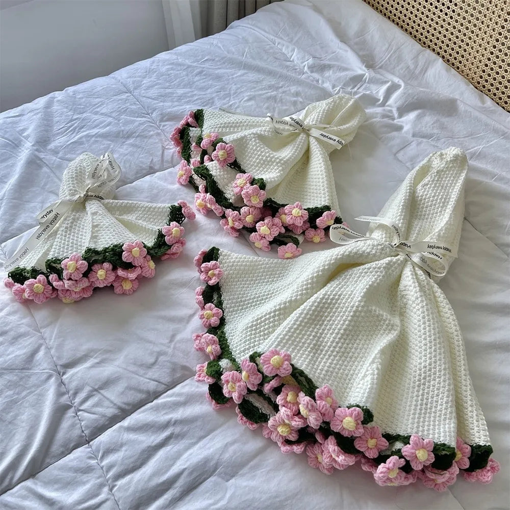 Creative Crochet Rose Bouquet Blanket Fashion Finished Rose Nap Blanket Soft Flower Hugging Blanket Valentine's Day Blanket